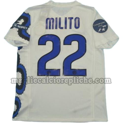 seconda divisa maglie calcio inter campioni 2010 milito 22